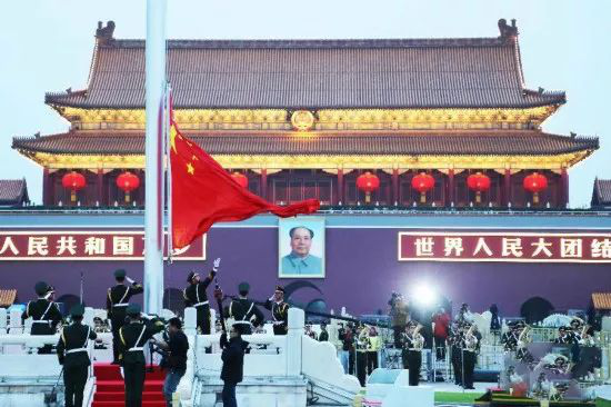 搬家公司舉行升國(guó)旗儀式，喜迎國(guó)慶！